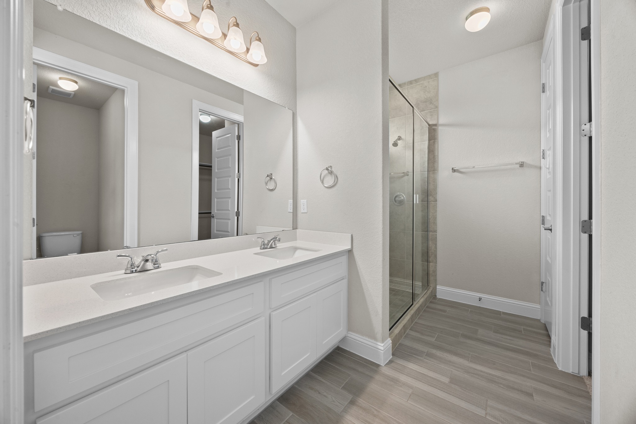 213 Graver Street Georgetown, TX 78626 - Photo 13 of 33 Primary Bath