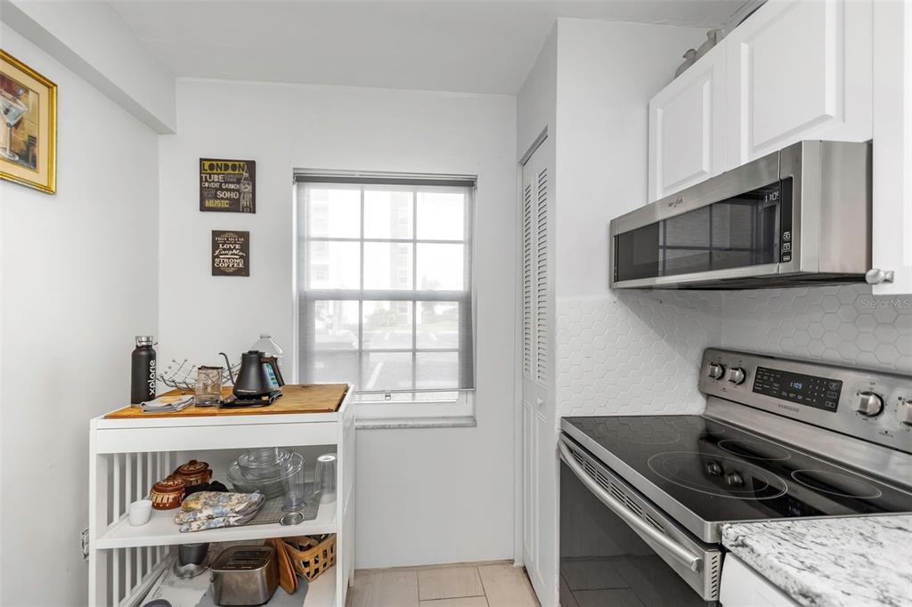 1900 68th Street North, Unit 110 St. Petersburg, FL 33710 - Photo 21 of 48 a room with a stove and a microwave