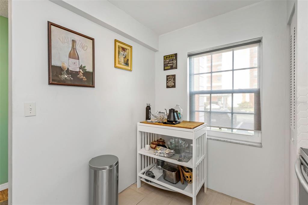 1900 68th Street North, Unit 110 St. Petersburg, FL 33710 - Photo 22 of 48 a room with a bed and a window