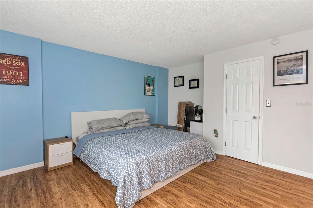 1900 68th Street North, Unit 110 St. Petersburg, FL 33710 - Photo 24 of 48 a bedroom with a bed and a desk