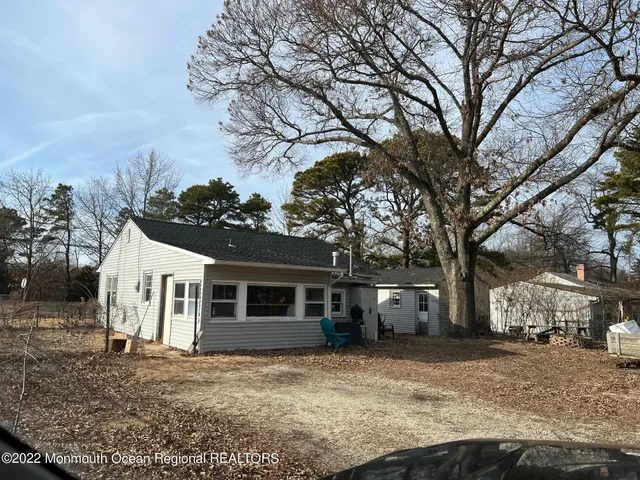 $2,195 | 511 Holly Village Lane, Toms River, NJ 08753