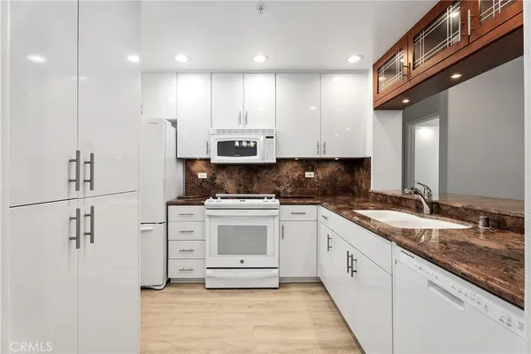 $3,300 | 2243 Martin, Unit 117, Irvine, CA 92612