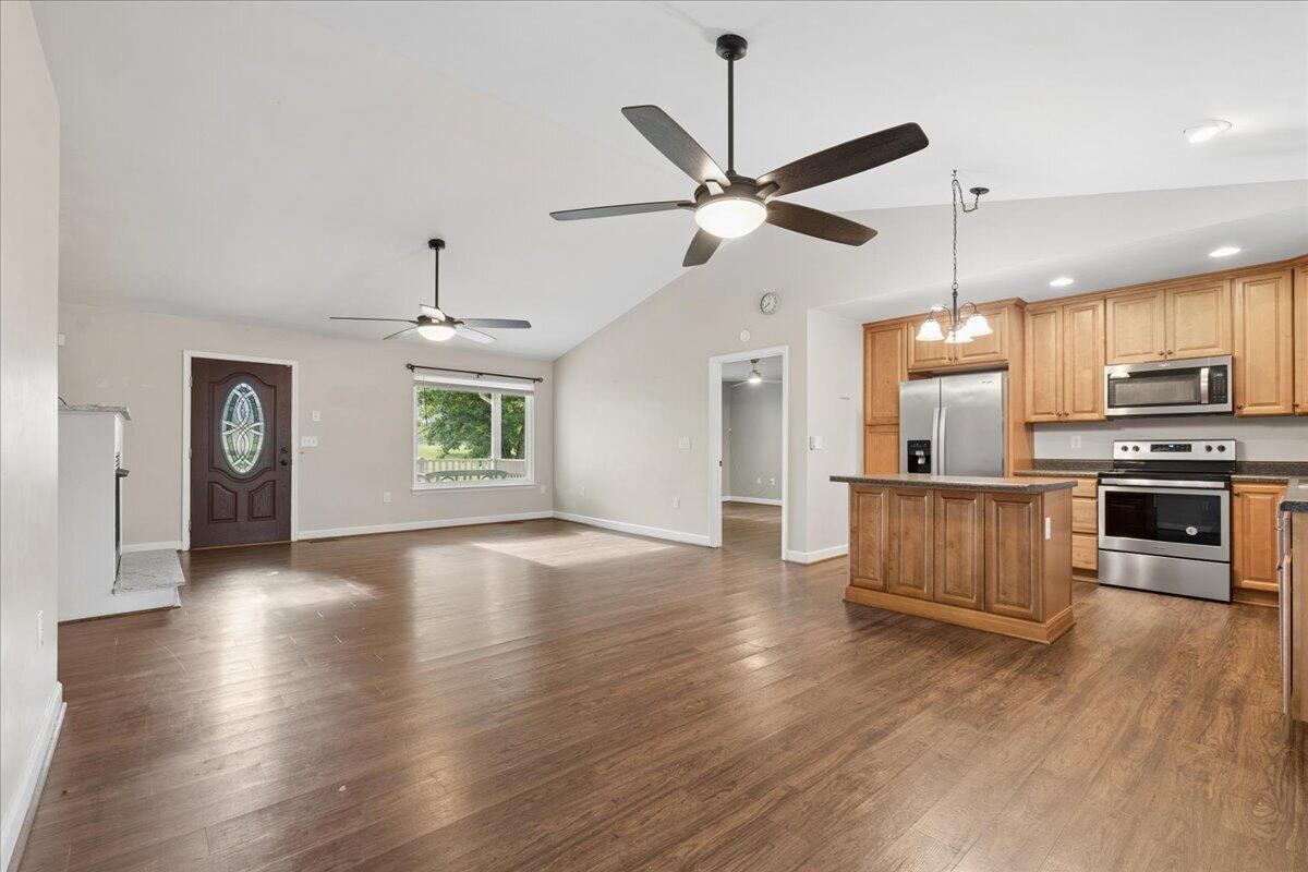 1911 Von Roy Road Bedford, VA 24523 - Photo 12 of 51 12-1911 Von Roy Rd-12