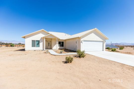 836 East Kendall Avenue Ridgecrest, CA 93555 - Photo 1 of 46