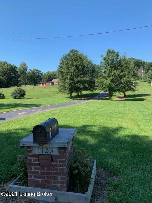 1123 Hammond Road Lawrenceburg, KY 40342 - Photo 33 of 33 driveway