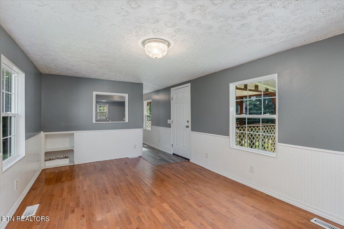 211 Clear Branch Road Rocky Top, TN 37769 - Photo 7 of 35 living room