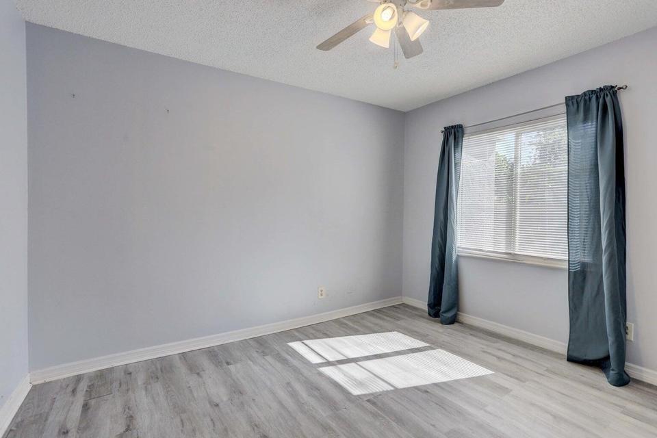516 Nathan Hale Road, Unit 1 West Palm Beach, FL 33405 - Photo 15 of 24 Guest Room