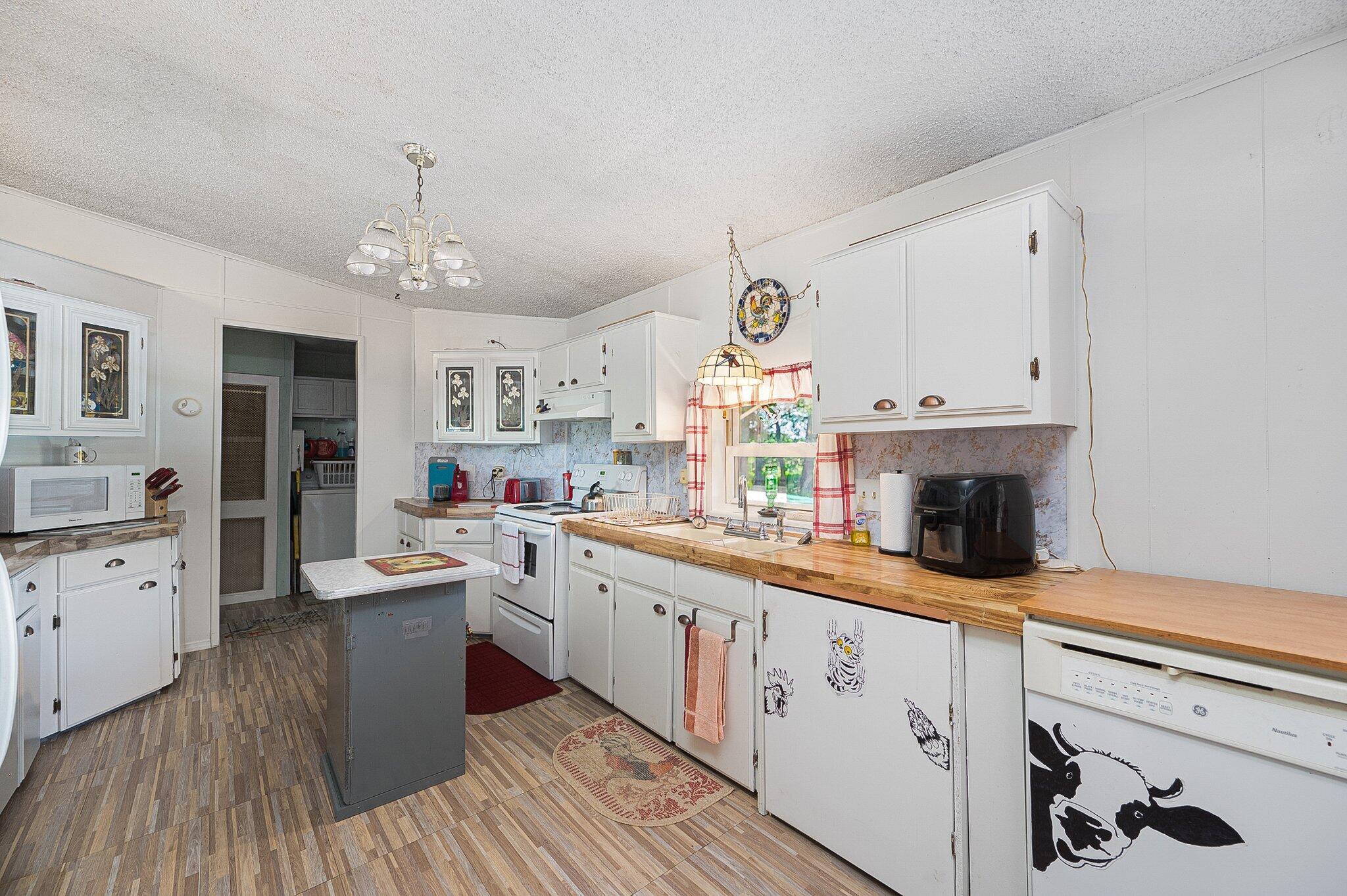 10662 Tarlton Road St. Louisville, OH 43071 - Photo 6 of 61 13-web-or-mls-10662 Tarlton Rd-13