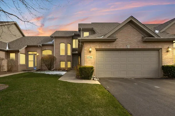 $449,900 | 1716 Apple Blossom Drive, Munster, IN 46321