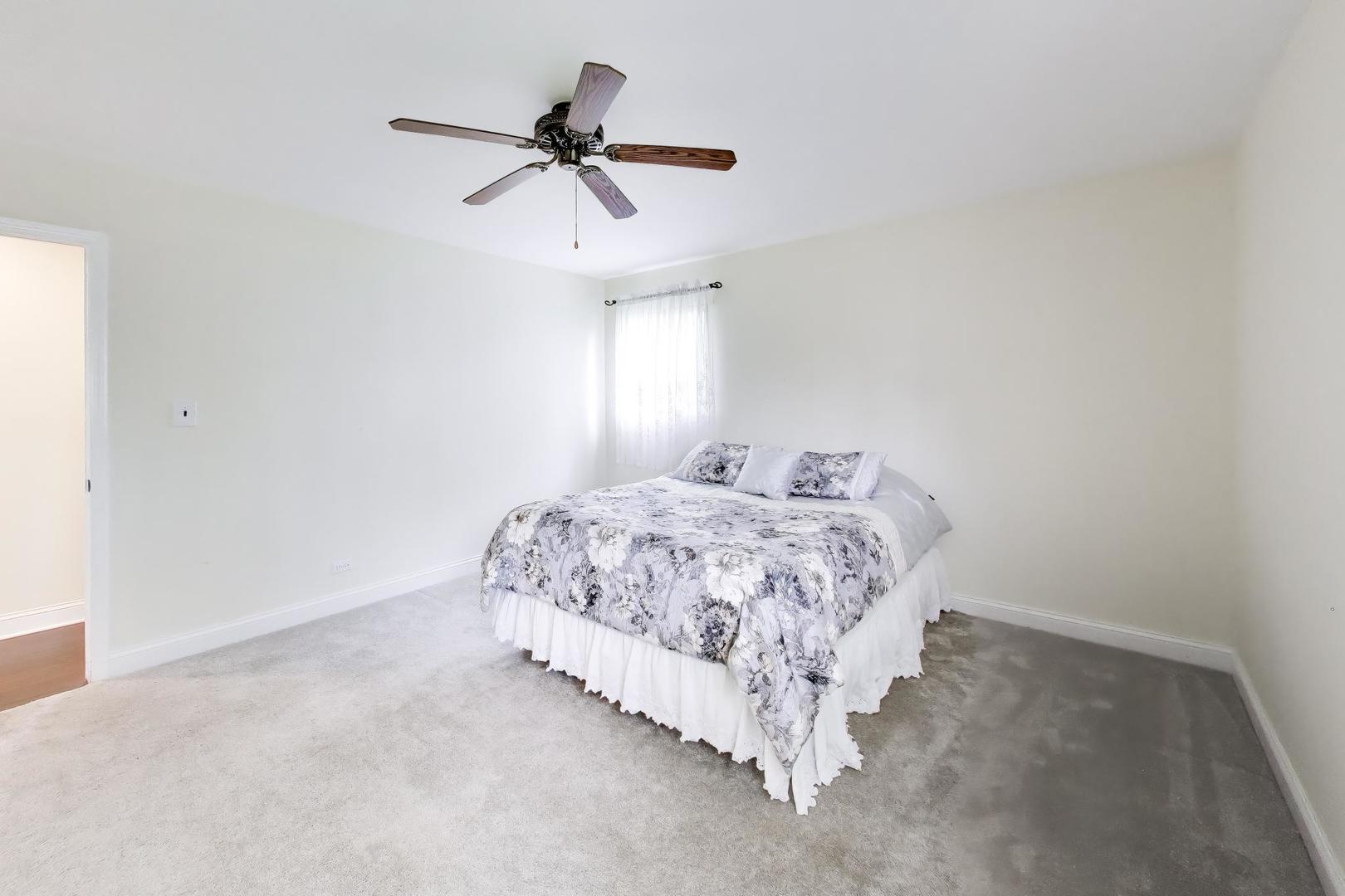 605 North Rohlwing Road Palatine, IL 60074 - Photo 10 of 21