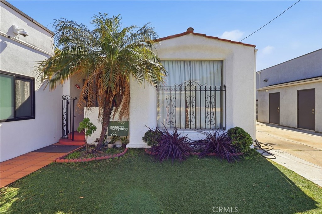 1540 East Wardlow Road Long Beach, CA 90807 - Photo 2 of 38 a view of a backyard with potted plants and palm trees