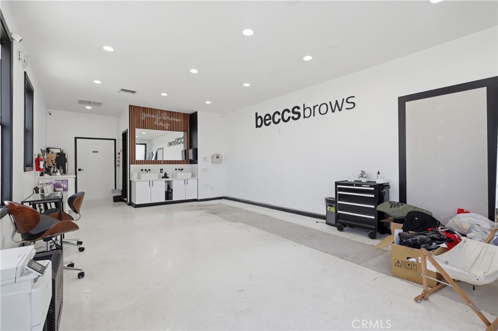 1540 East Wardlow Road Long Beach, CA 90807 - Photo 26 of 38 a view of a room with gym equipment