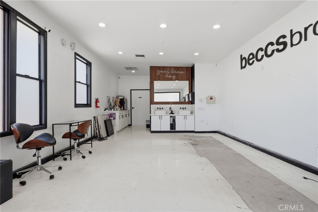 1540 East Wardlow Road Long Beach, CA 90807 - Photo 27 of 38 a view of a livingroom with workspace
