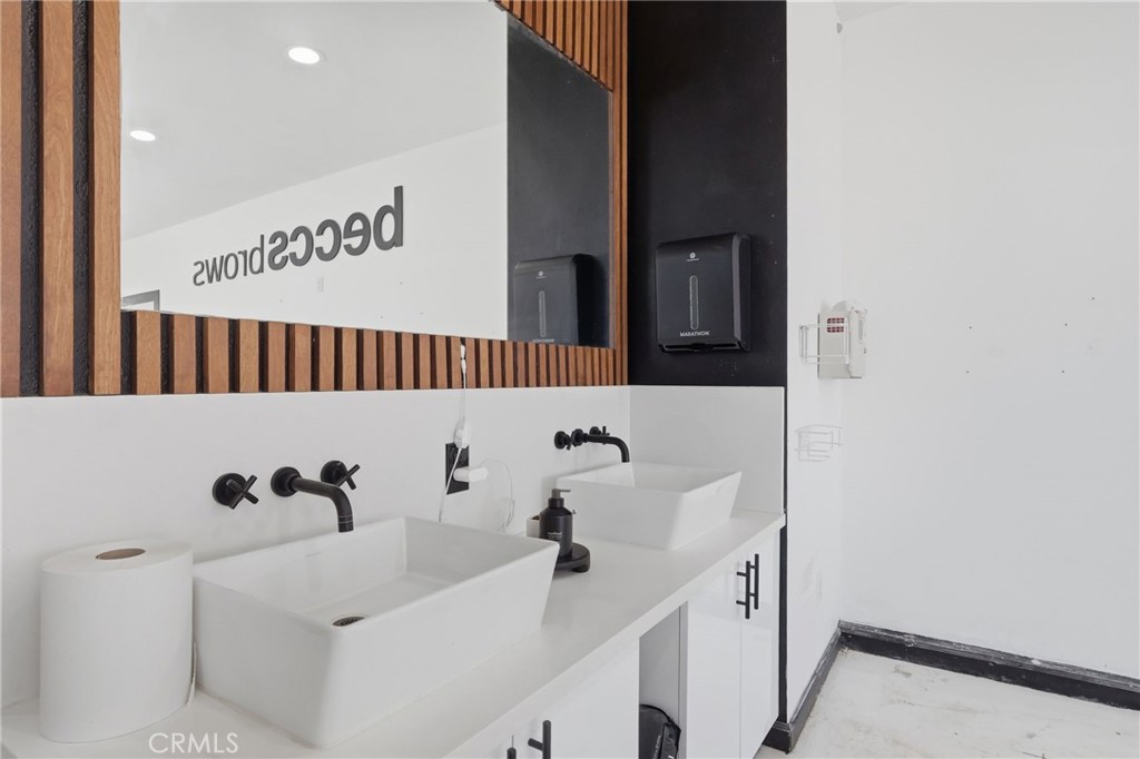 1540 East Wardlow Road Long Beach, CA 90807 - Photo 29 of 38 a bathroom with a bathtub and a sink