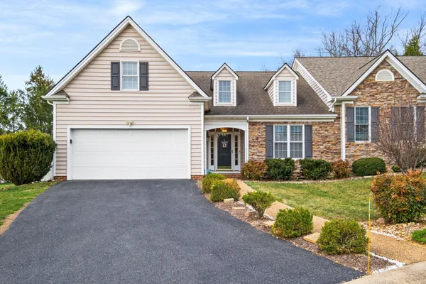 $440,000 | 35 Buckingham Common, Waynesboro, VA 22980