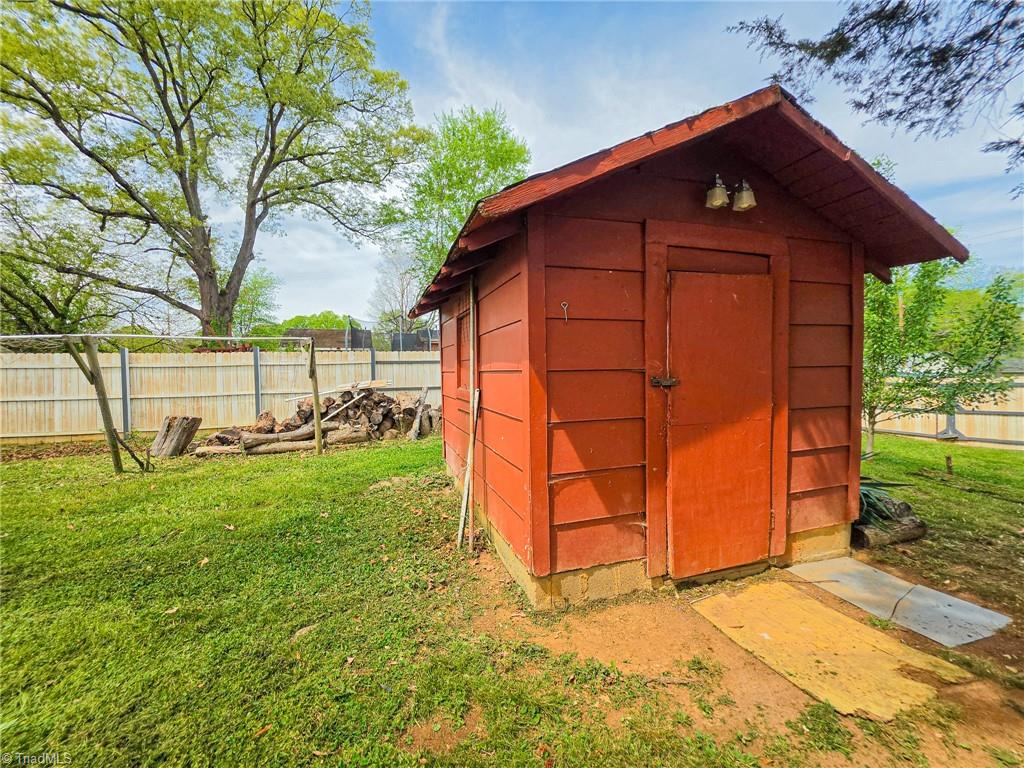 1104 Wise Avenue High Point, NC 27260 - Photo 16 of 20