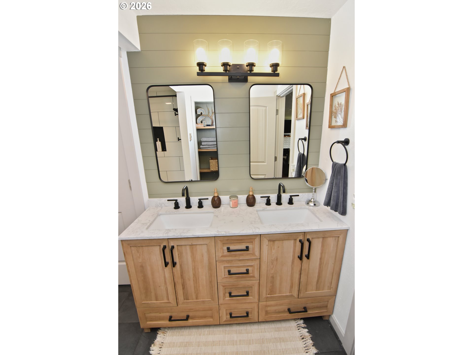 876 Welcome Way Eugene, OR 97402 - Photo 18 of 41 Bathroom