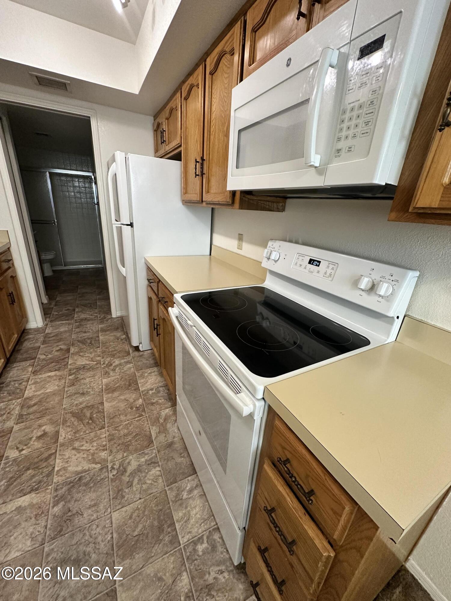 1200 East River Road, Unit F64 Tucson, AZ 85718 - Photo 5 of 23 Kitchen