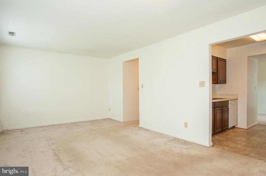 6601 China Grove Court Alexandria, VA 22310 - Photo 11 of 28 a view of an empty room