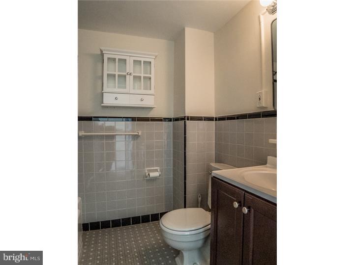 1806-18 Rittenhouse Square, Unit 2009 Philadelphia, PA 19103 - Photo 12 of 16 Bathroom