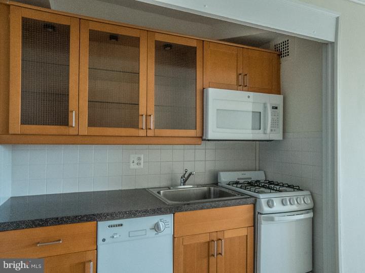 1806-18 Rittenhouse Square, Unit 2009 Philadelphia, PA 19103 - Photo 4 of 16 Kitchen