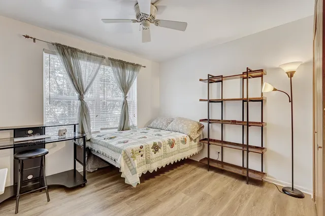 $270,000 | 1212 Hillsborough Court, Crystal Lake, IL 60014