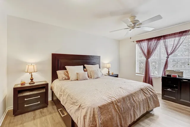 $270,000 | 1212 Hillsborough Court, Crystal Lake, IL 60014