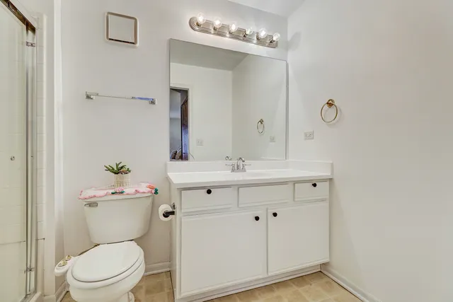 $270,000 | 1212 Hillsborough Court, Crystal Lake, IL 60014