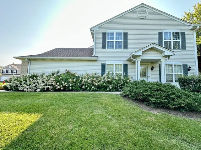 $270,000 | 1212 Hillsborough Court, Crystal Lake, IL 60014