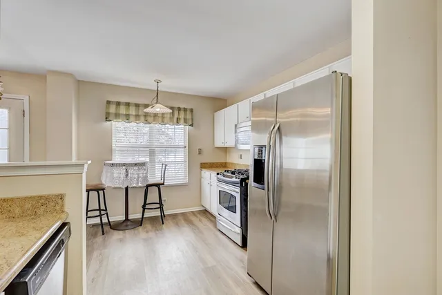 $270,000 | 1212 Hillsborough Court, Crystal Lake, IL 60014