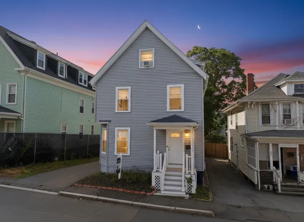 $900,000 | 16 Crescent Street, Lynn, MA 01902