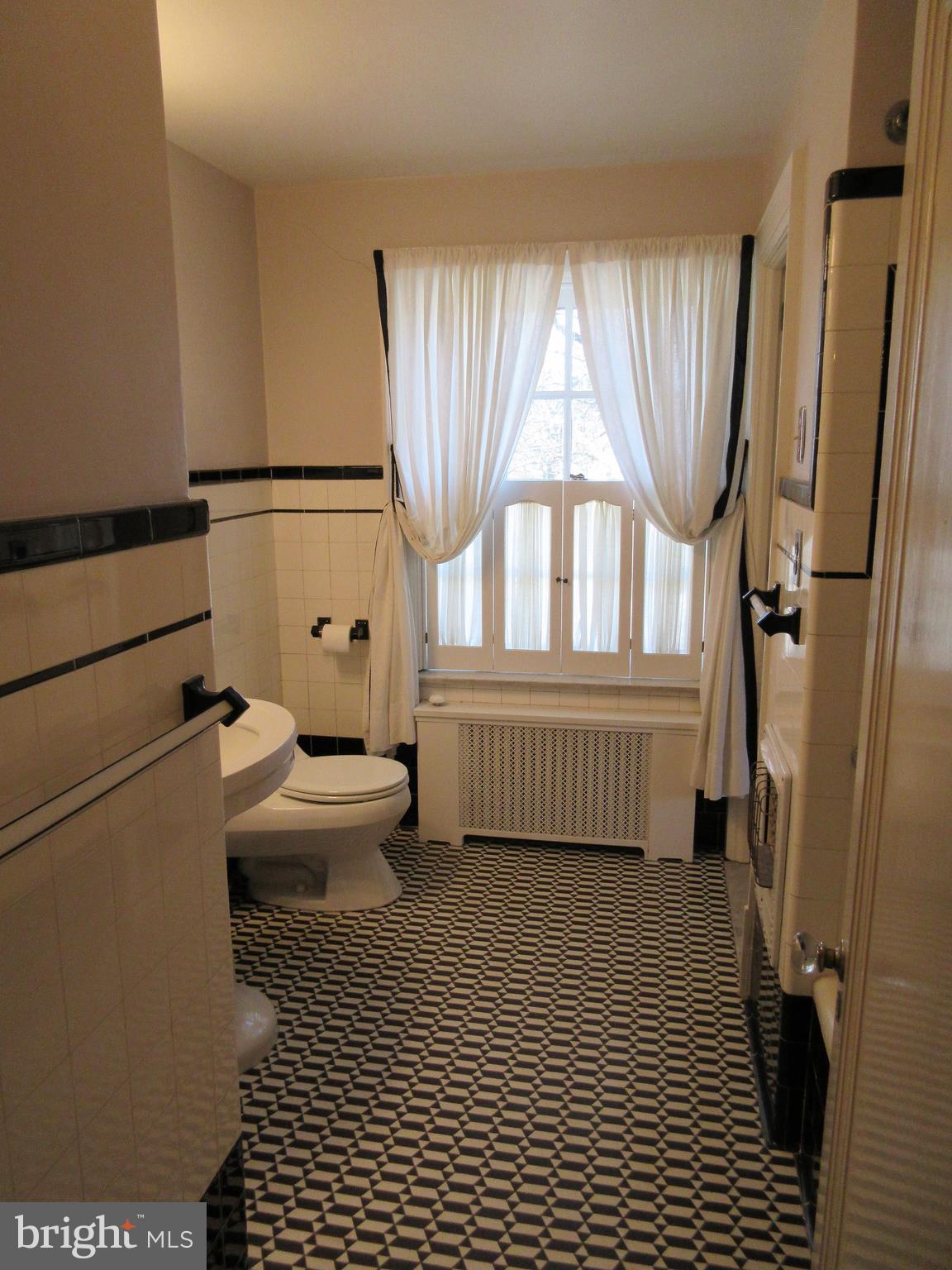 1100 Newlin Road York, PA 17403 - Photo 14 of 25 Main Bath.