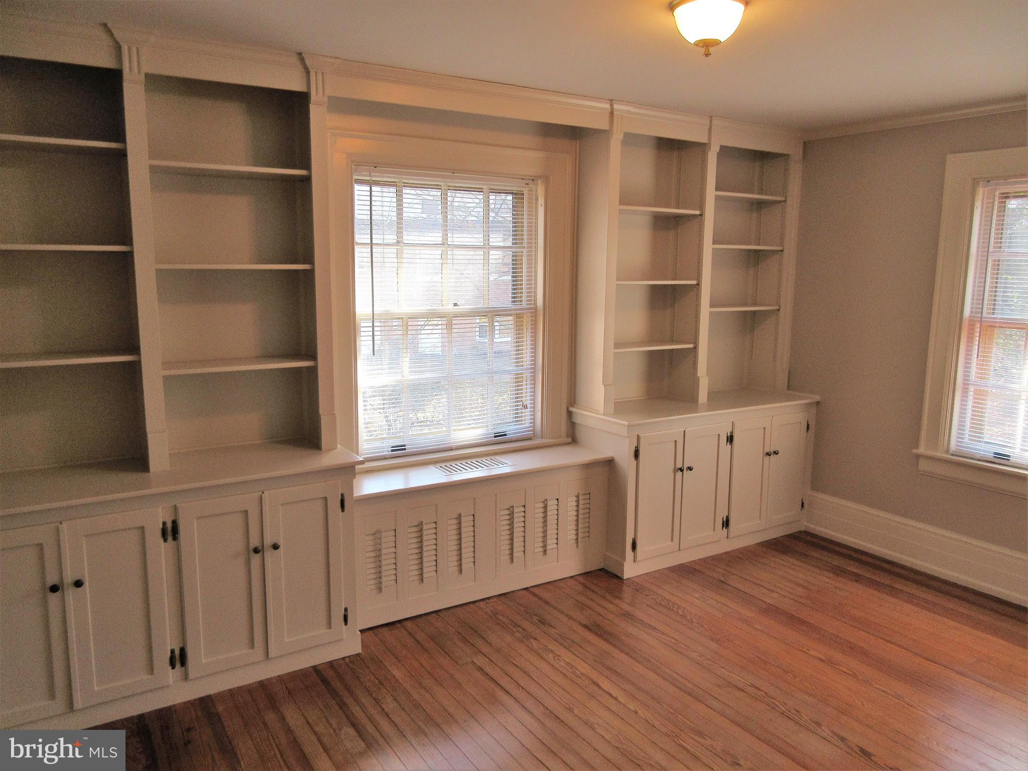 1100 Newlin Road York, PA 17403 - Photo 15 of 25 Built in bookcases in bedroom 3