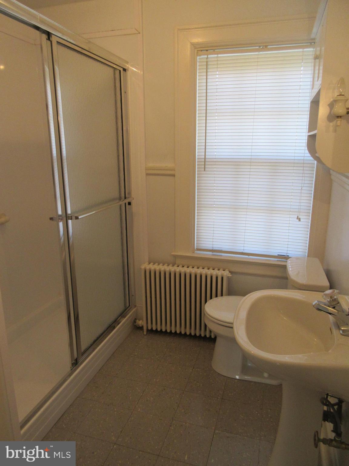 1100 Newlin Road York, PA 17403 - Photo 18 of 25 Hall bath
