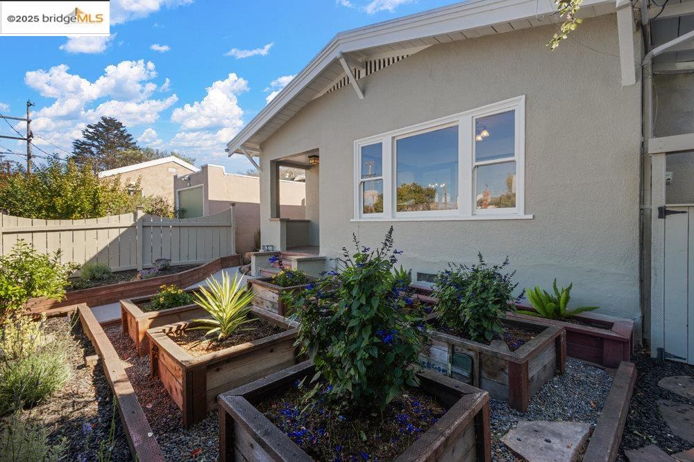 1342 Russell Street Berkeley, CA 94702 - Photo 6 of 47
