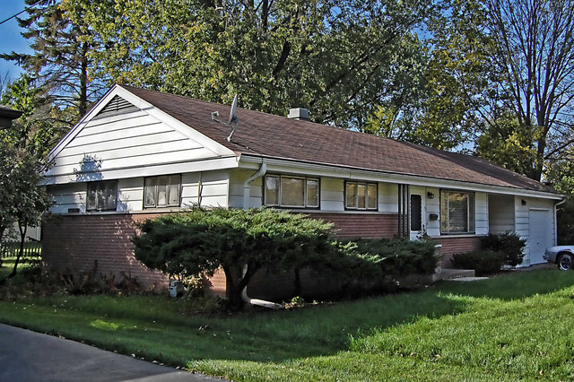 5 Crescent Road Lake Zurich, IL 60047 - Photo 1 of 8 a front view of a house with a yard and potted plants