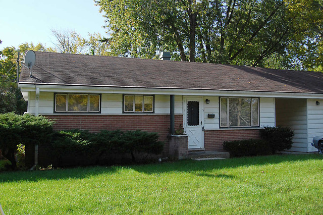 5 Crescent Road Lake Zurich, IL 60047 - Photo 2 of 8 a view of a house with garden and yard