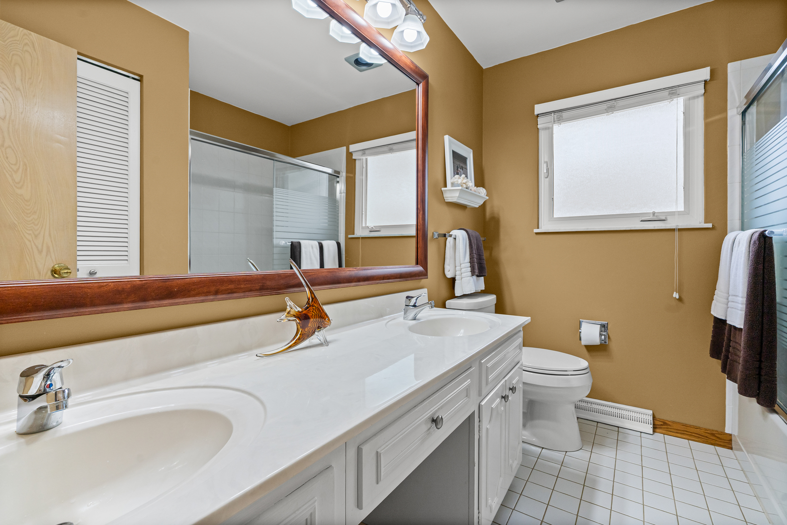 601 North Broadway Avenue Park Ridge, IL 60068 - Photo 12 of 24 a bathroom with a sink and a toilet