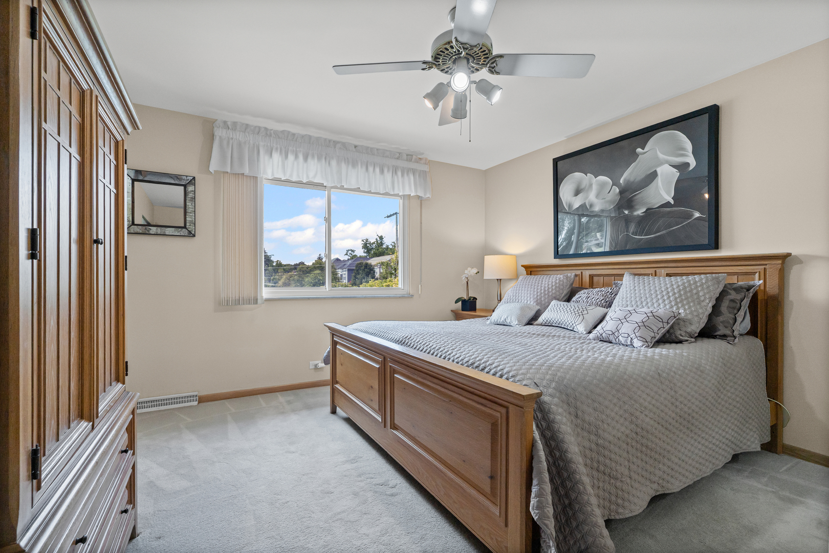 601 North Broadway Avenue Park Ridge, IL 60068 - Photo 13 of 24 a spacious bedroom with a bed and a painting on the wall