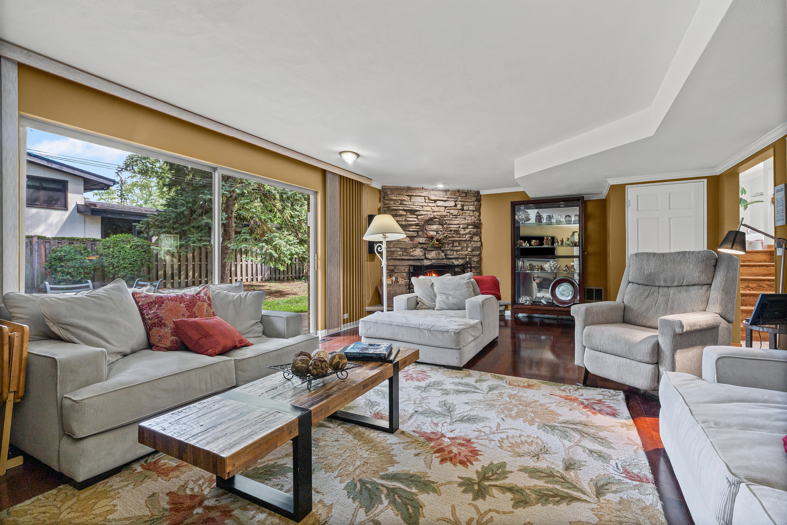601 North Broadway Avenue Park Ridge, IL 60068 - Photo 19 of 24 a living room with furniture and a large window