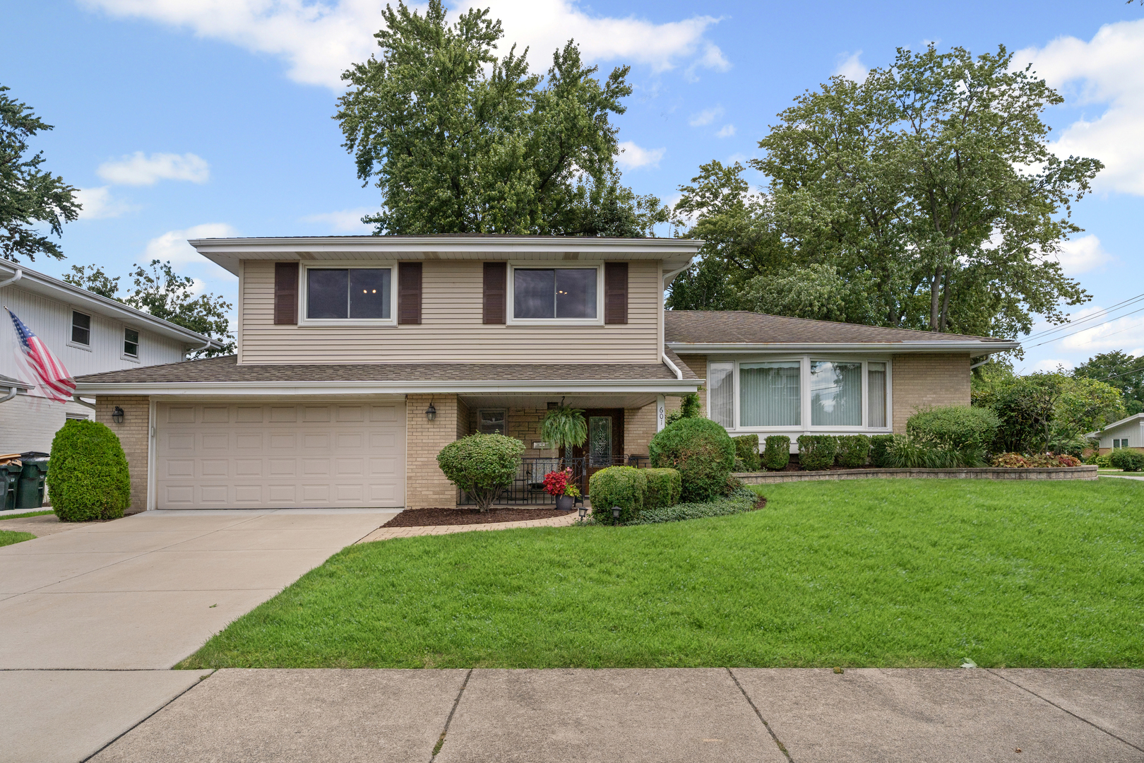 601 North Broadway Avenue Park Ridge, IL 60068 - Photo 2 of 24 a front view of a house with a yard