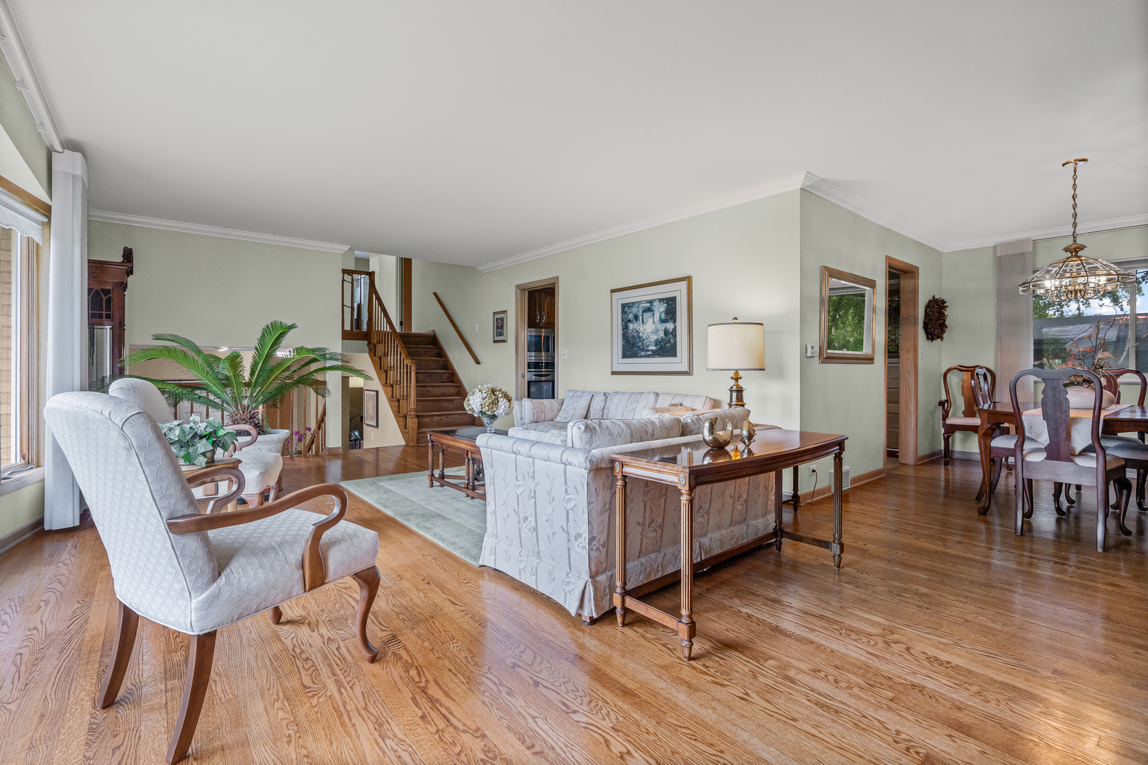 601 North Broadway Avenue Park Ridge, IL 60068 - Photo 6 of 24 a living room with furniture and a wooden floor