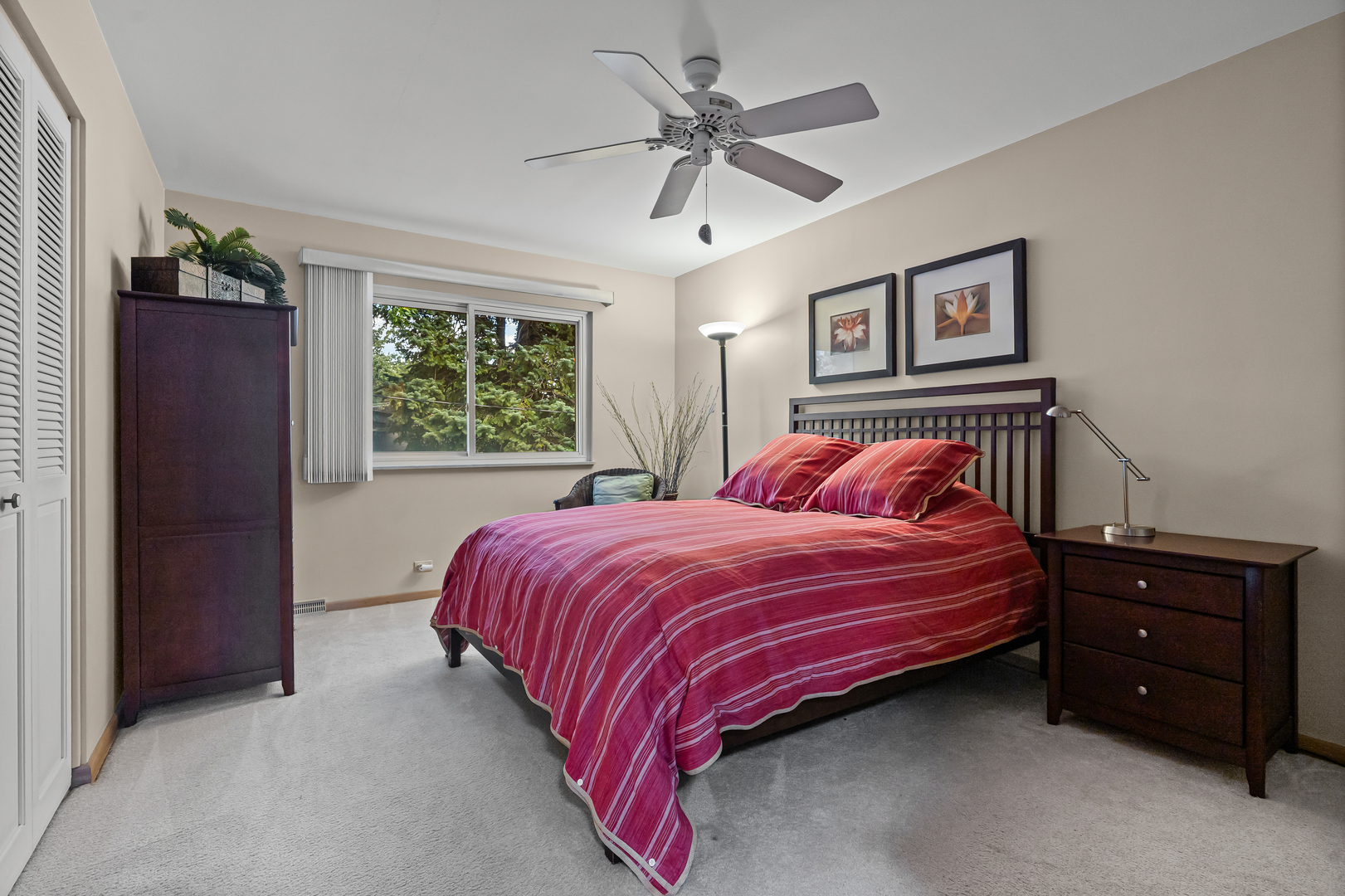 601 North Broadway Avenue Park Ridge, IL 60068 - Photo 10 of 24 a bedroom with a bed and a chandelier