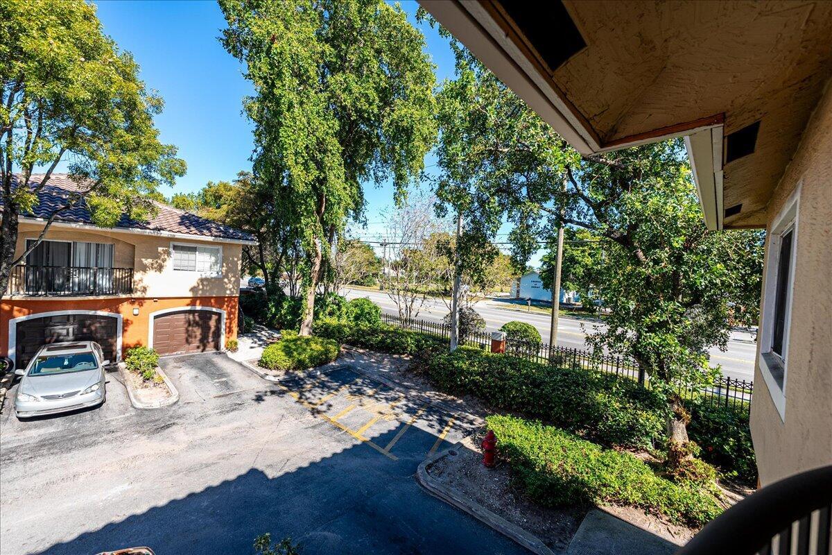 4197 Haverhill Road, Unit 215 West Palm Beach, FL 33417 - Photo 2 of 17 20241205114906624178000000-o