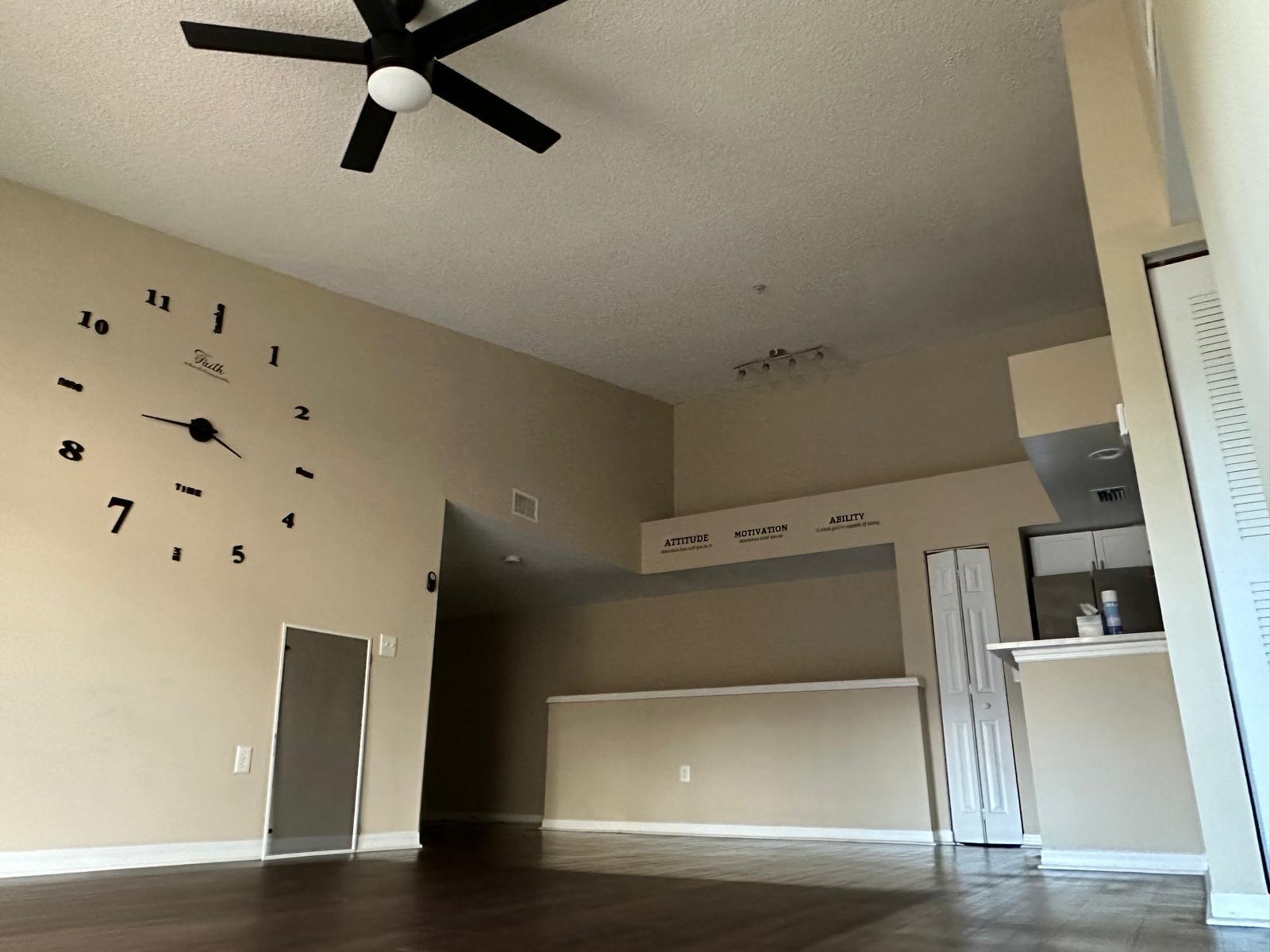 4197 Haverhill Road, Unit 215 West Palm Beach, FL 33417 - Photo 6 of 17 WhatsApp Image 2025-02-28 at 13.33.55_2c