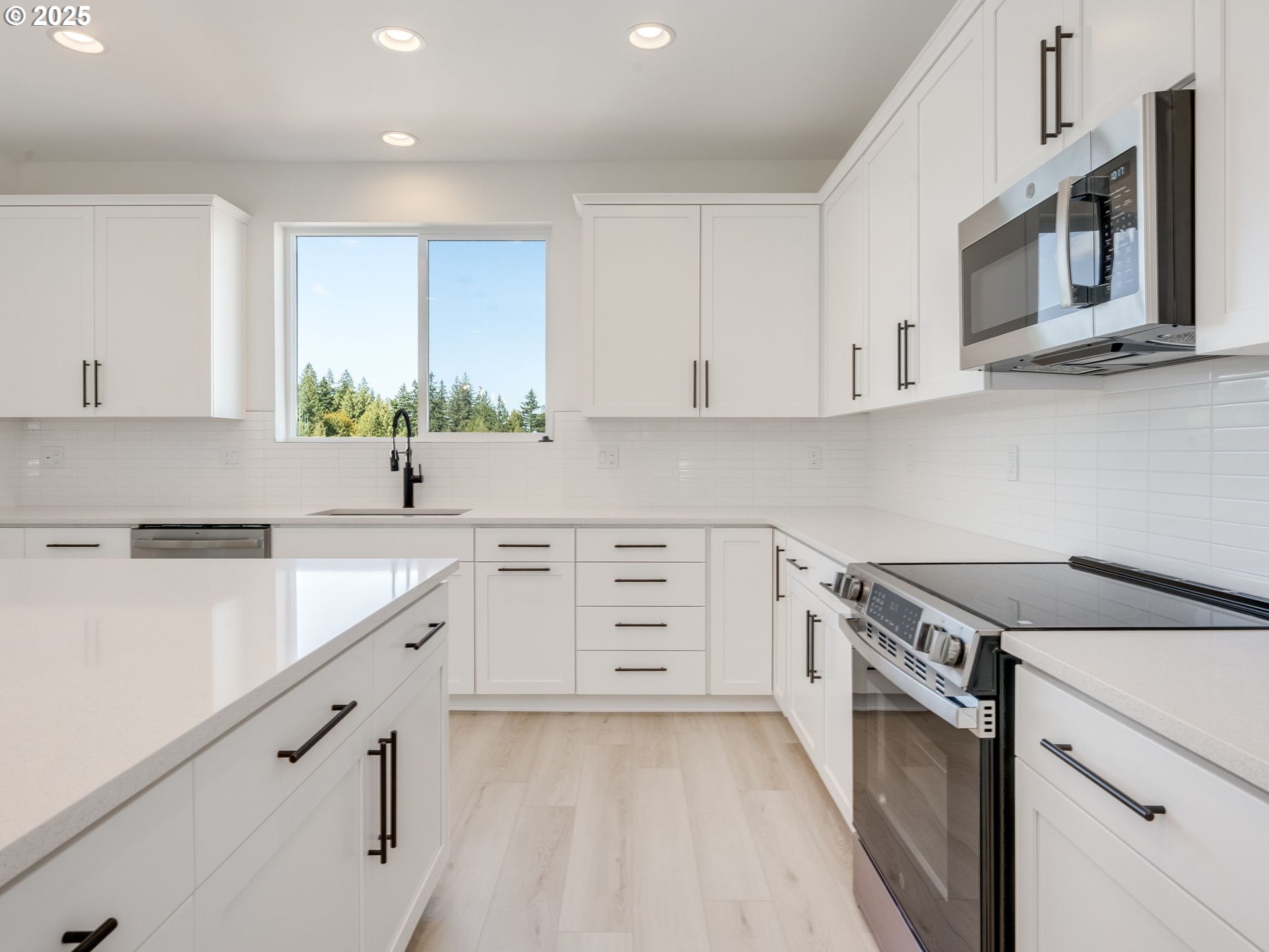 2151 Northeast Ridge Run Lane Estacada, OR 97023 - Photo 20 of 46 a kitchen with granite countertop a sink a stove and cabinets