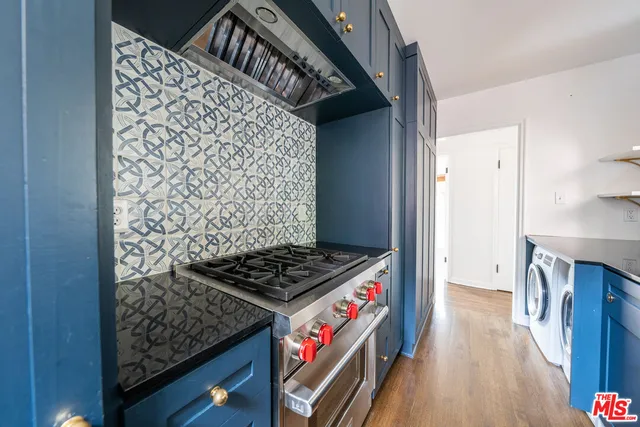 a view of utility room