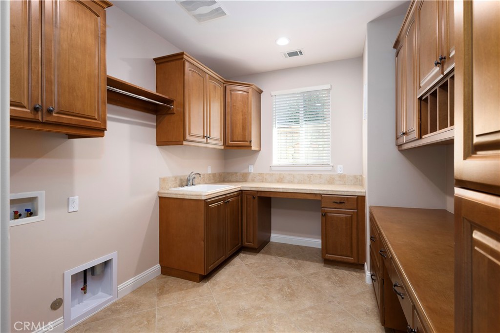775 Mahogany Santa Maria, CA 93455 - Photo 13 of 34 Laundry Room