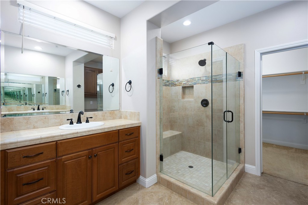 775 Mahogany Santa Maria, CA 93455 - Photo 18 of 34 Master En Suite Bathroom