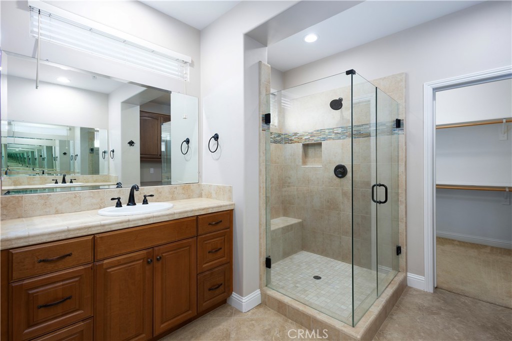 775 Mahogany Santa Maria, CA 93455 - Photo 18 of 34 Master En Suite Bathroom